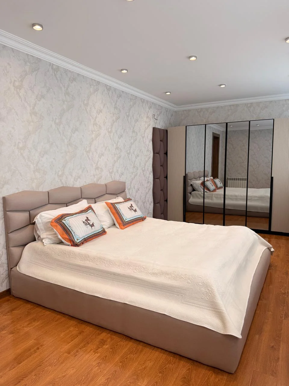 Kirayə 5 otaqlı Mənzil 240 m² Xəzər r.