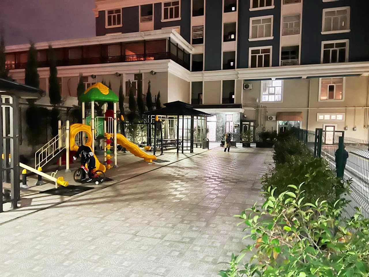 Kirayə 2 otaqlı Mənzil 82 m² Nəsimi r. – şəkil 8
