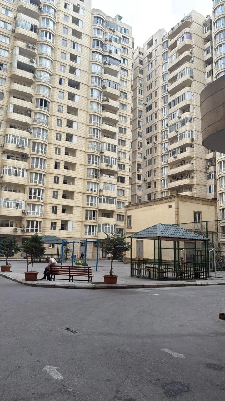 Kirayə 2 otaqlı Mənzil 80 m² Nəsimi r.