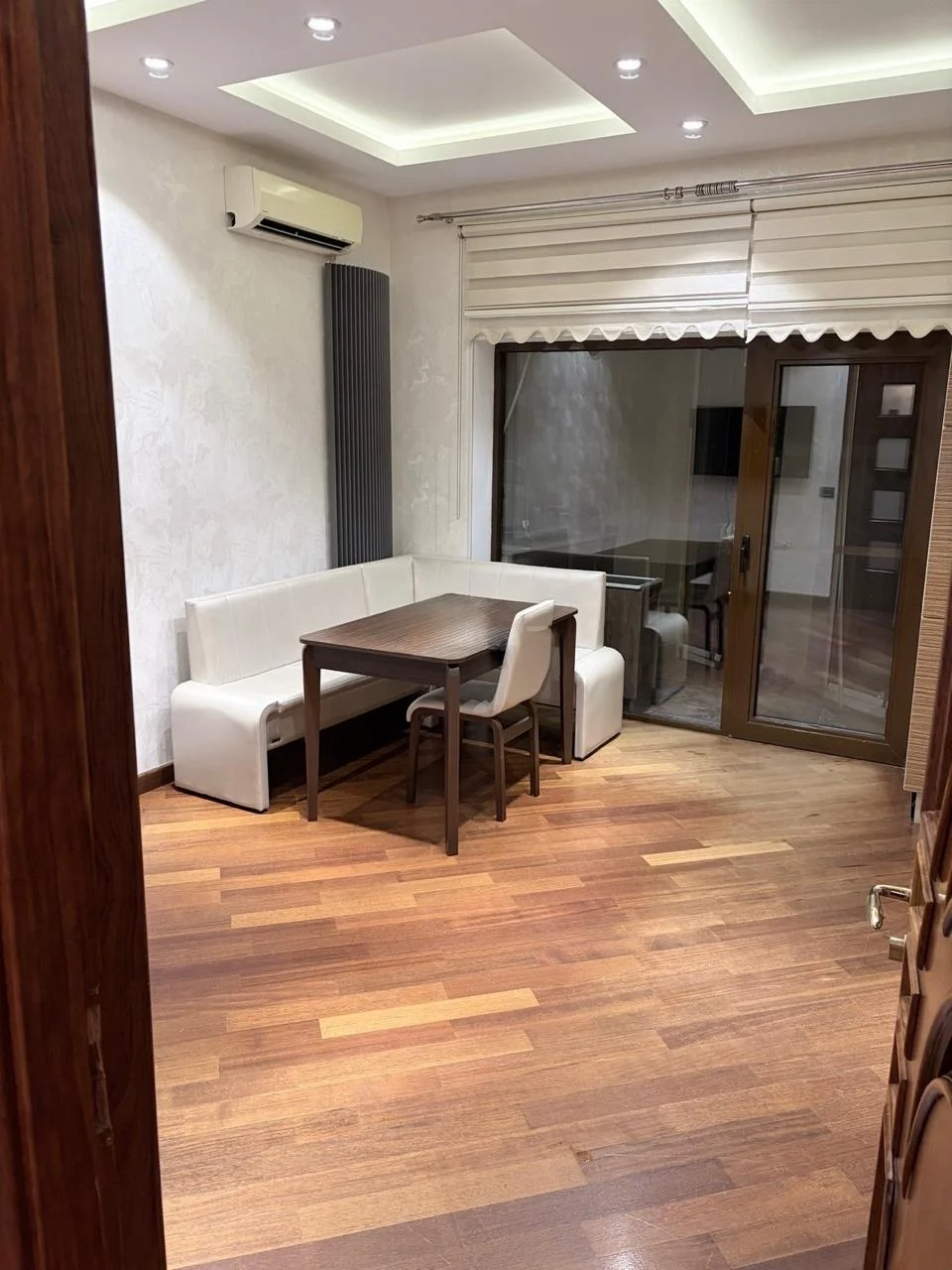 Kirayə 4 otaqlı Mənzil 200 m² Nərimanov r.