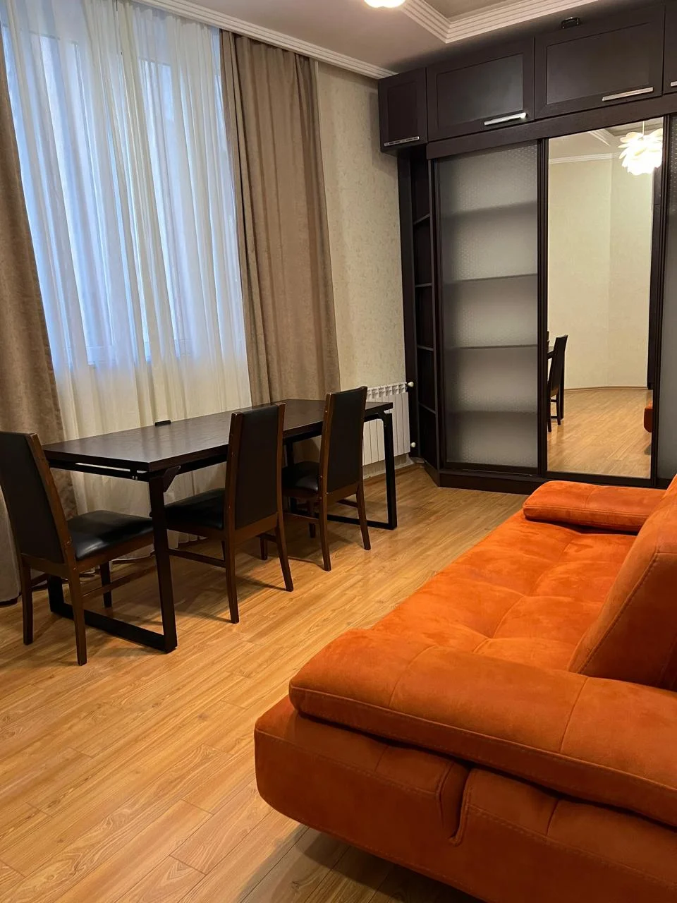 Kirayə 4 otaqlı Mənzil 135 m² Nərimanov r.