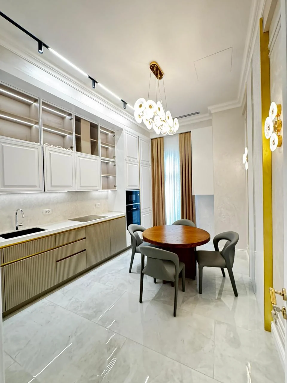 Kirayə 3 otaqlı Mənzil 130 m² Xətai r.