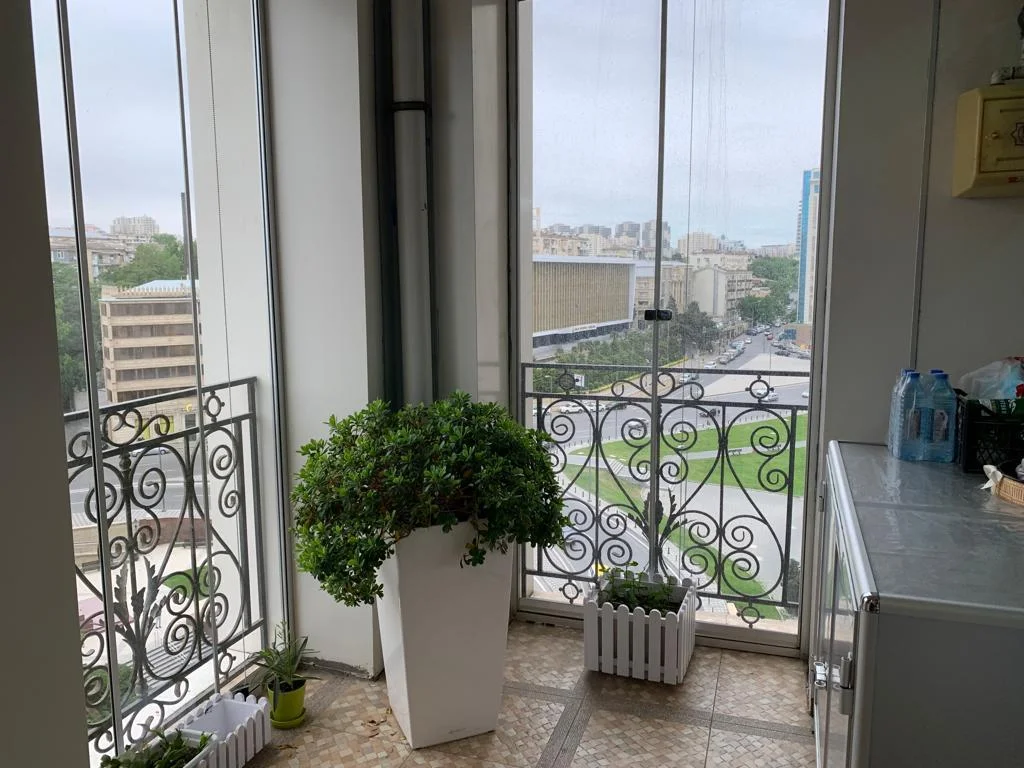 Kirayə 4 otaqlı Mənzil 170 m² Yasamal r. – şəkil 10