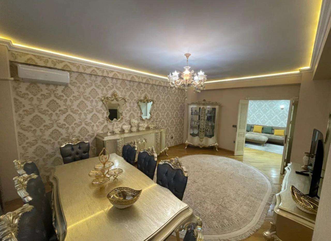 Kirayə 3 otaqlı Mənzil 100 m² Xətai r.