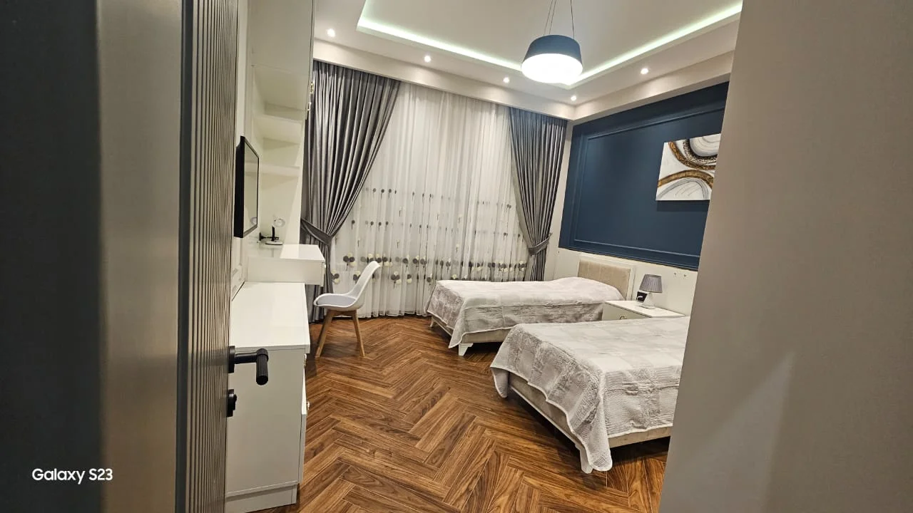 Kirayə 3 otaqlı Mənzil 100 m² Xətai r.