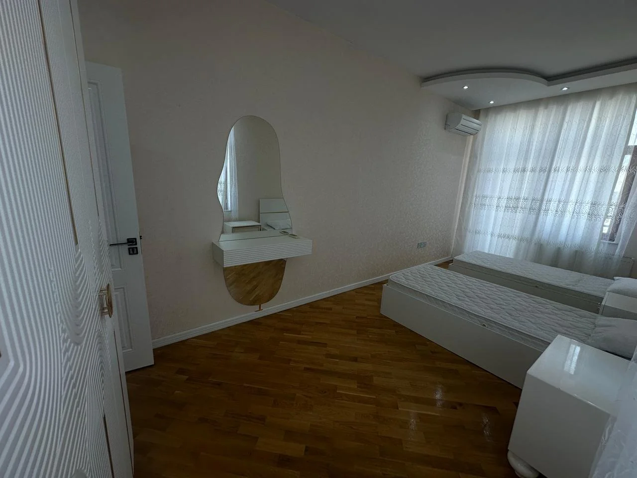 Kirayə 5 otaqlı Mənzil 245 m² Nəsimi r.