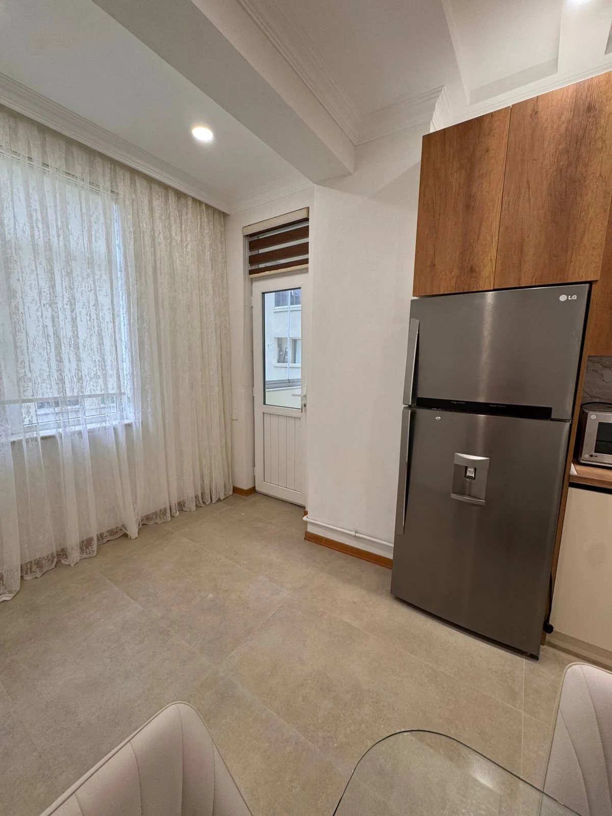 Kirayə 2 otaqlı Mənzil 85 m² Xətai r.