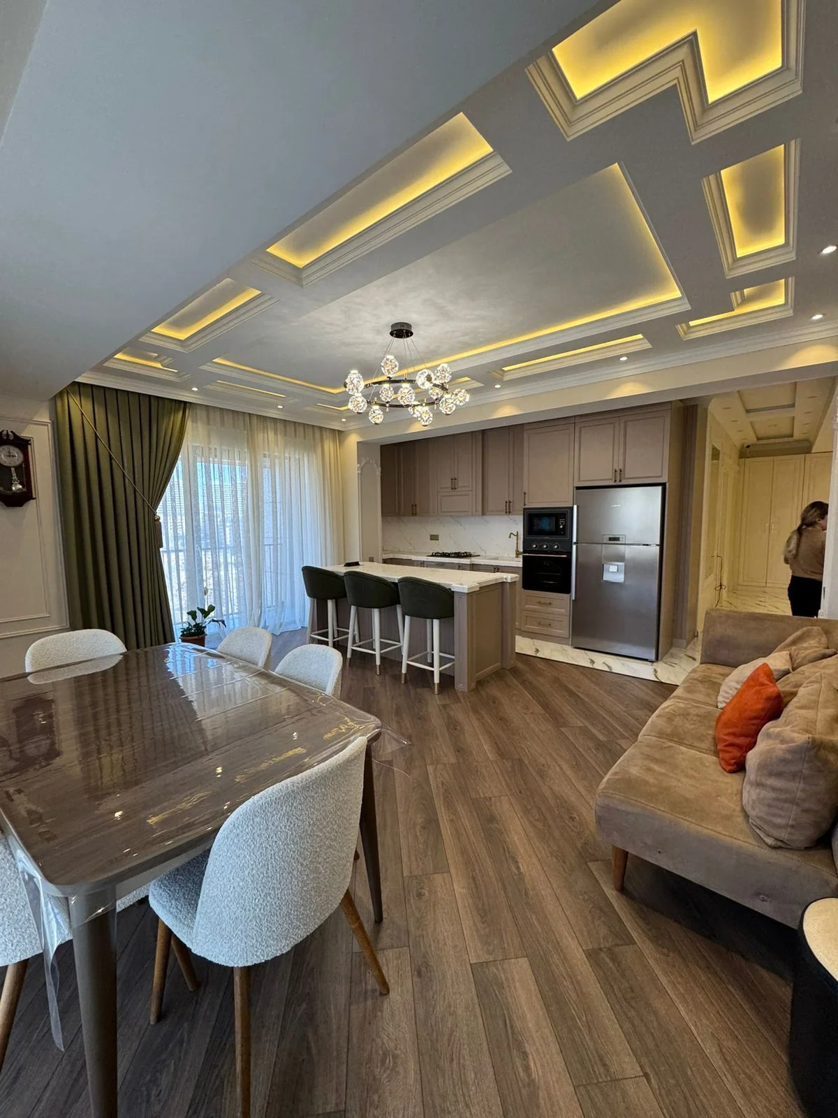 Kirayə 4 otaqlı Mənzil 140 m² Xətai r.