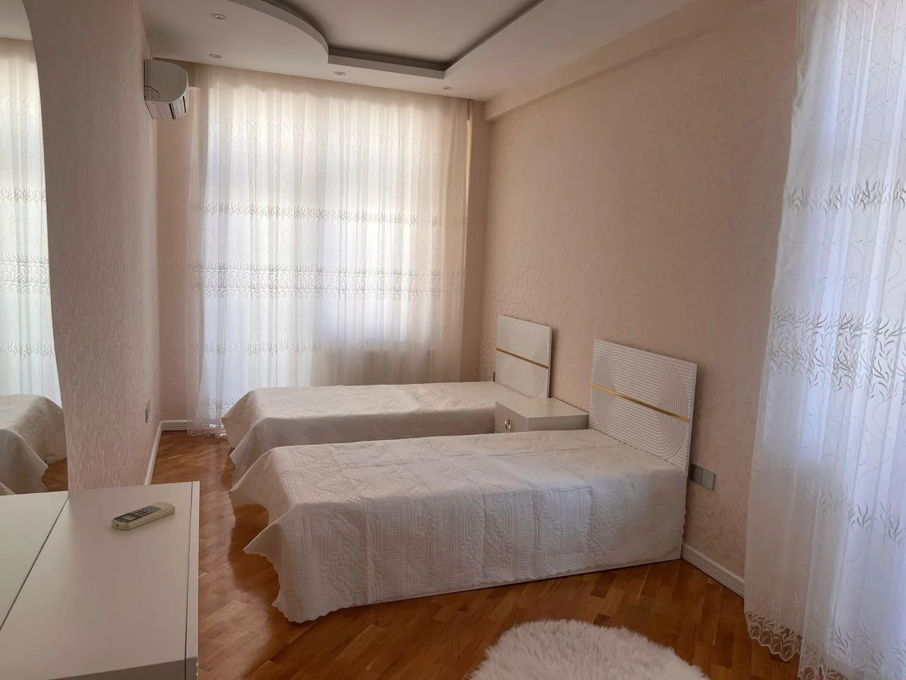 Kirayə 5 otaqlı Mənzil 245 m² Nəsimi r.