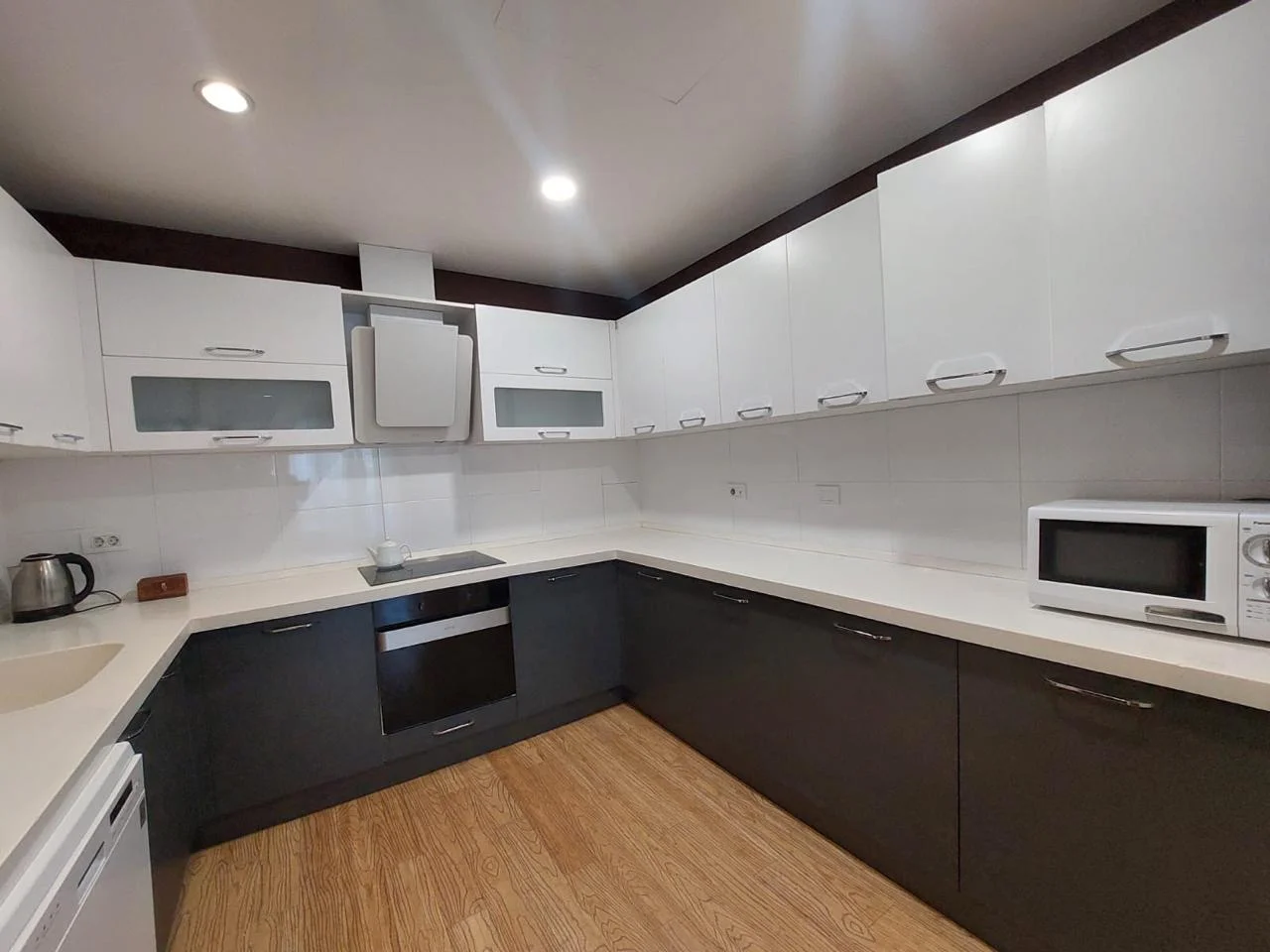 Kirayə 2 otaqlı Mənzil 85 m² Nəsimi r.