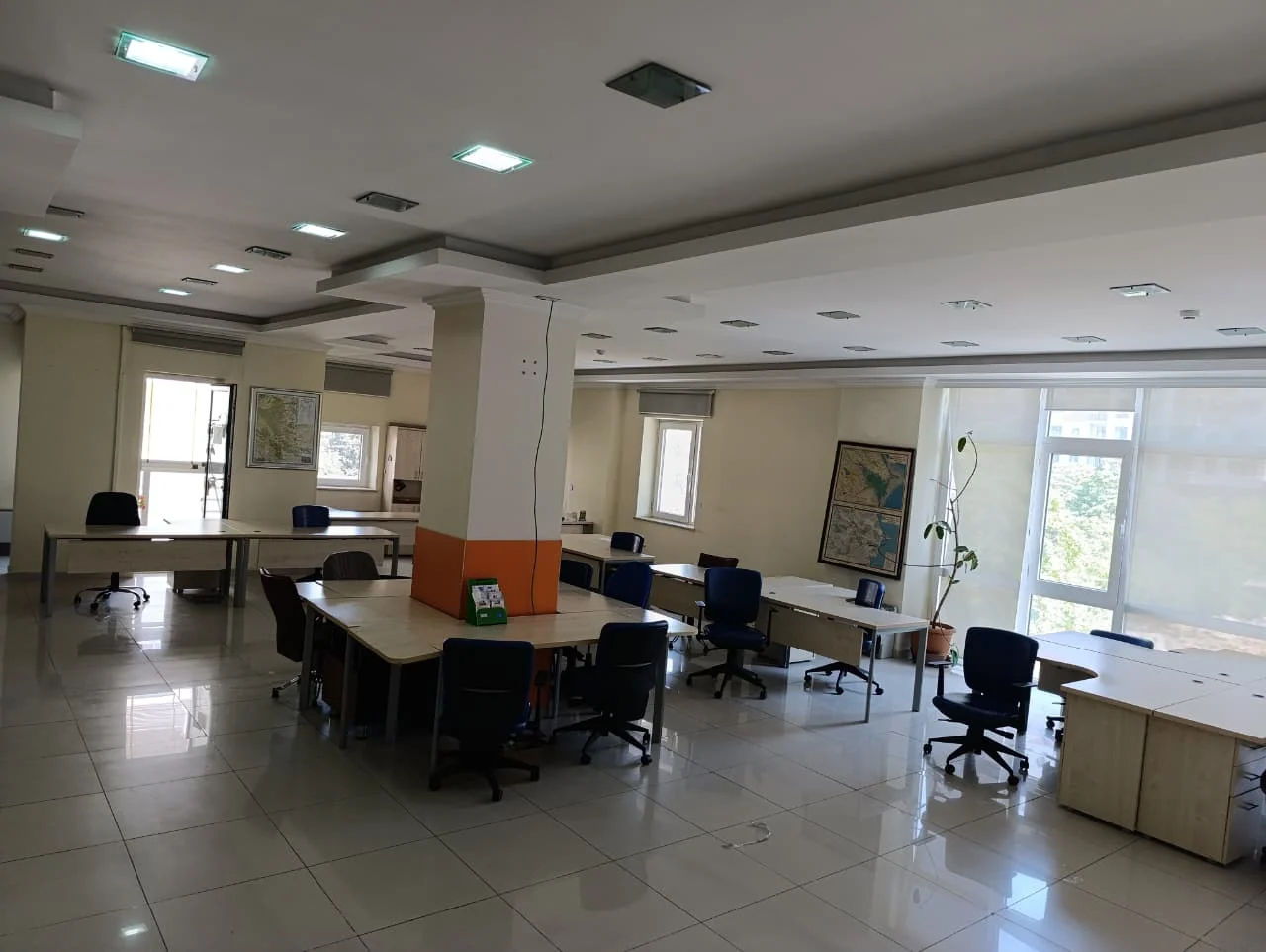 İcarəyə verilir 7 otaqlı ofis 301 m