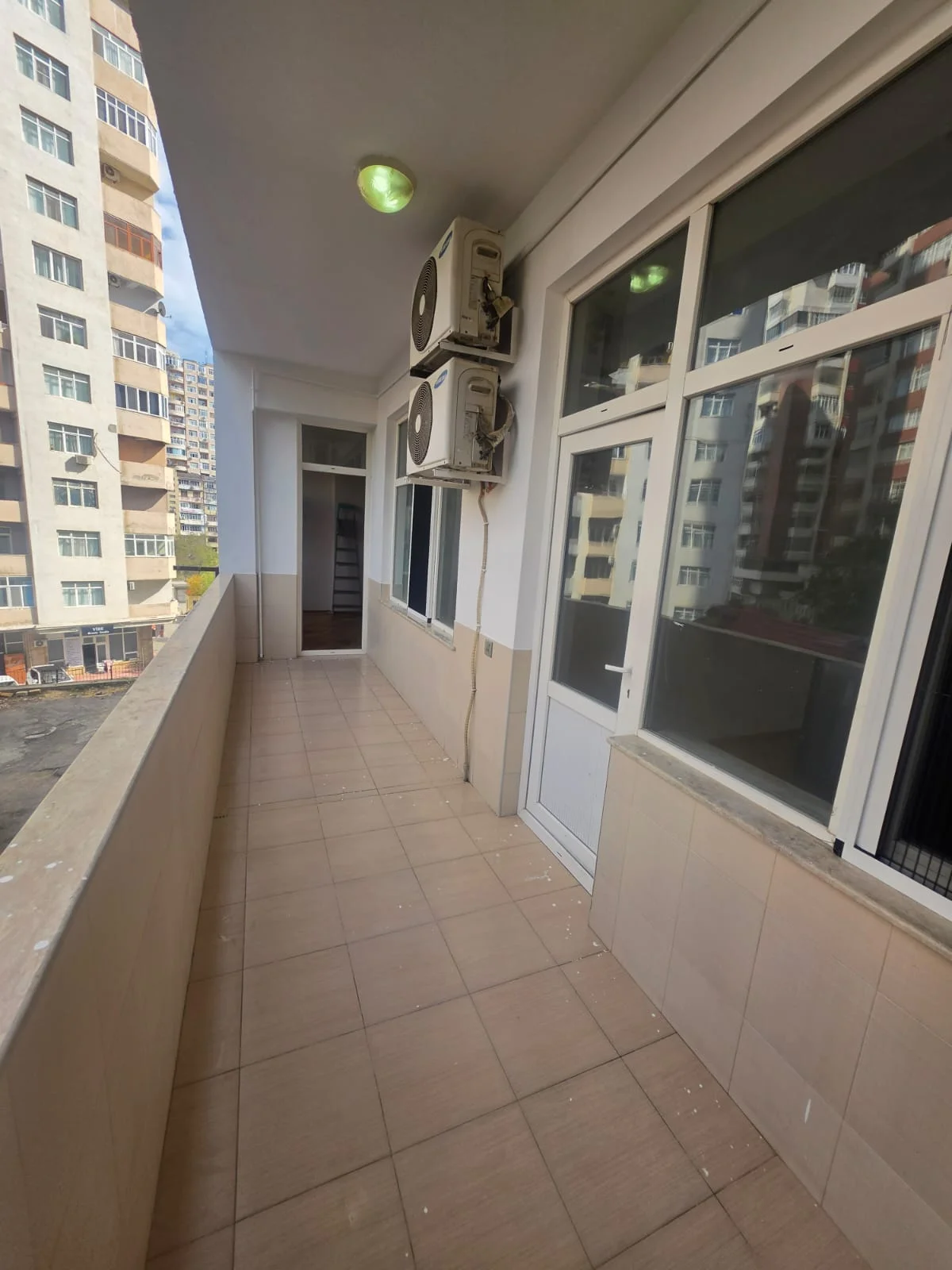 Kirayə 2 otaqlı Mənzil 95 m² Binəqədi r.