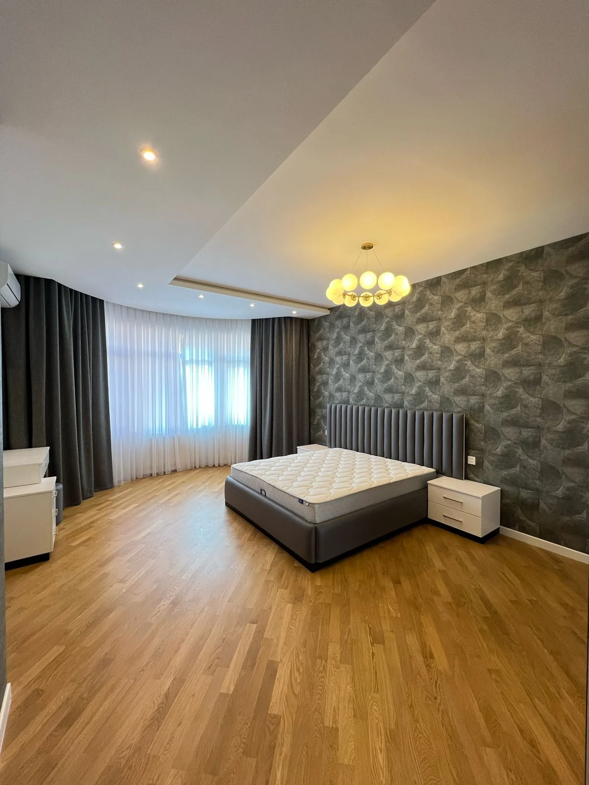 Kirayə 3 otaqlı Mənzil 130 m² Səbail r.