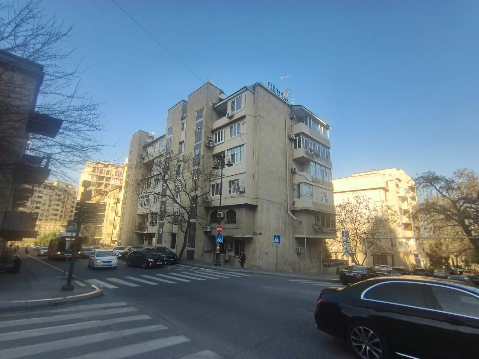 Satılır 3 otaqlı Mənzil 60 m² Səbail r. İçərişəhər m. – şəkil 1