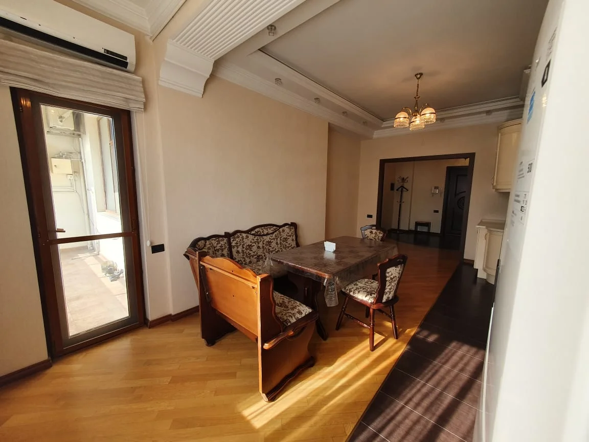 Kirayə 2 otaqlı Mənzil 120 m² Nəsimi r.