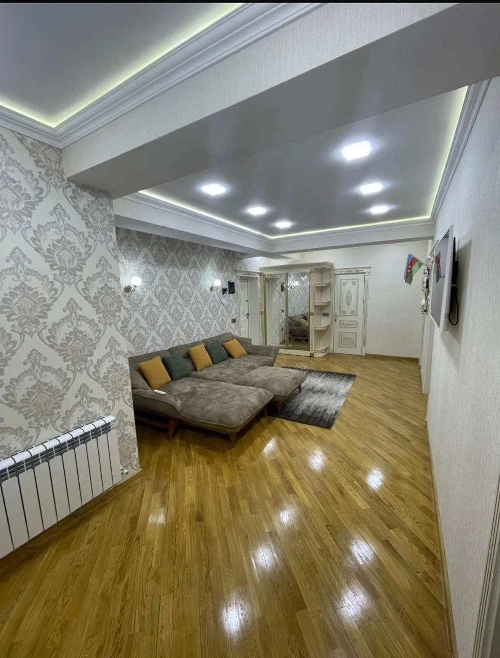Kirayə 3 otaqlı Mənzil 100 m² Xətai r.