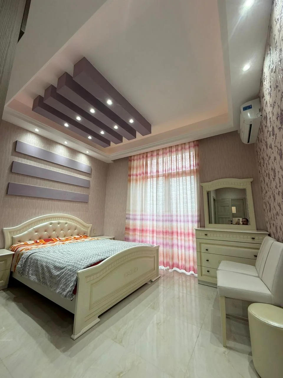 Kirayə 3 otaqlı Mənzil 100 m² Xətai r.