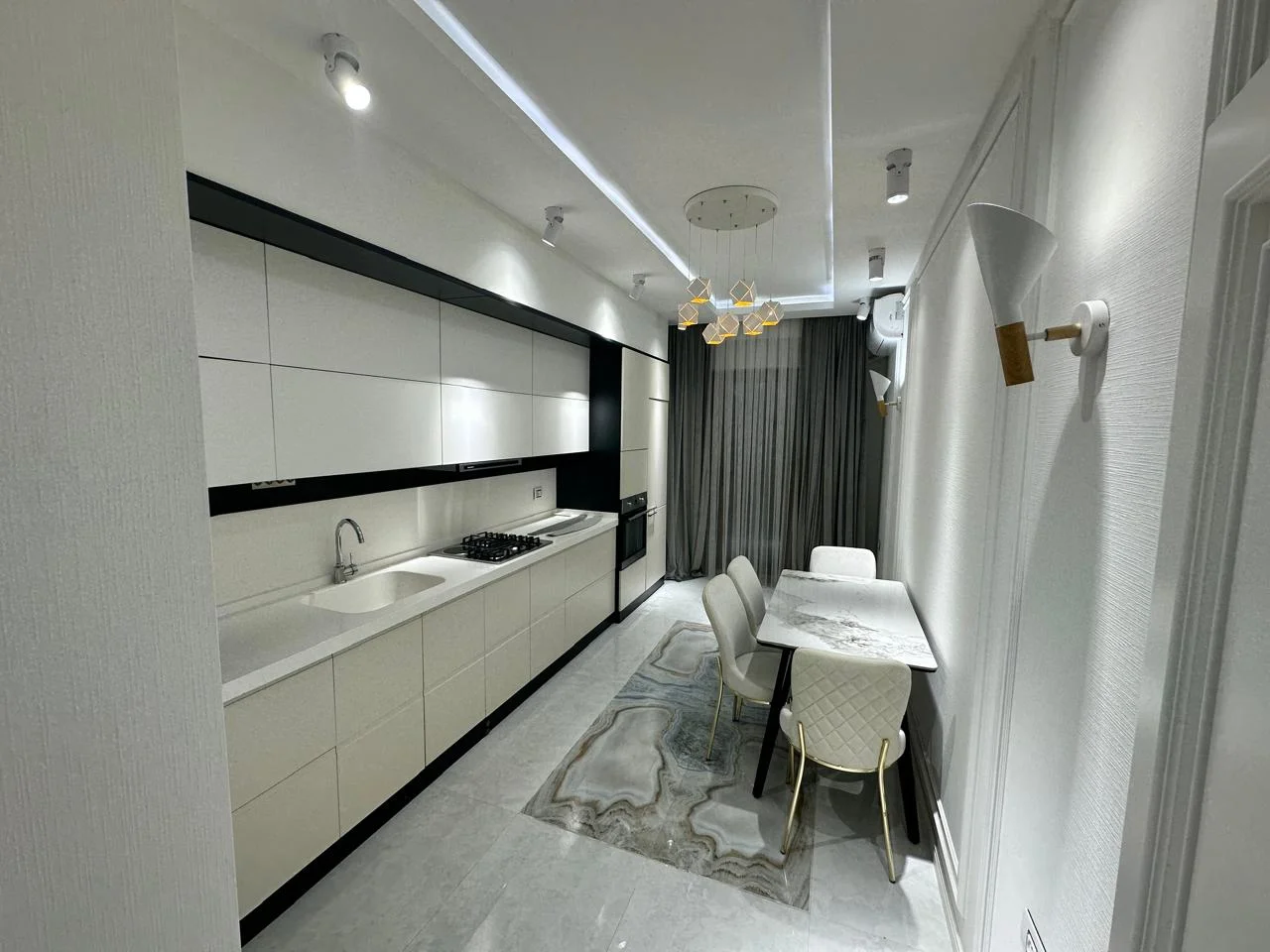 Kirayə 2 otaqlı Mənzil 95 m² Xətai r.
