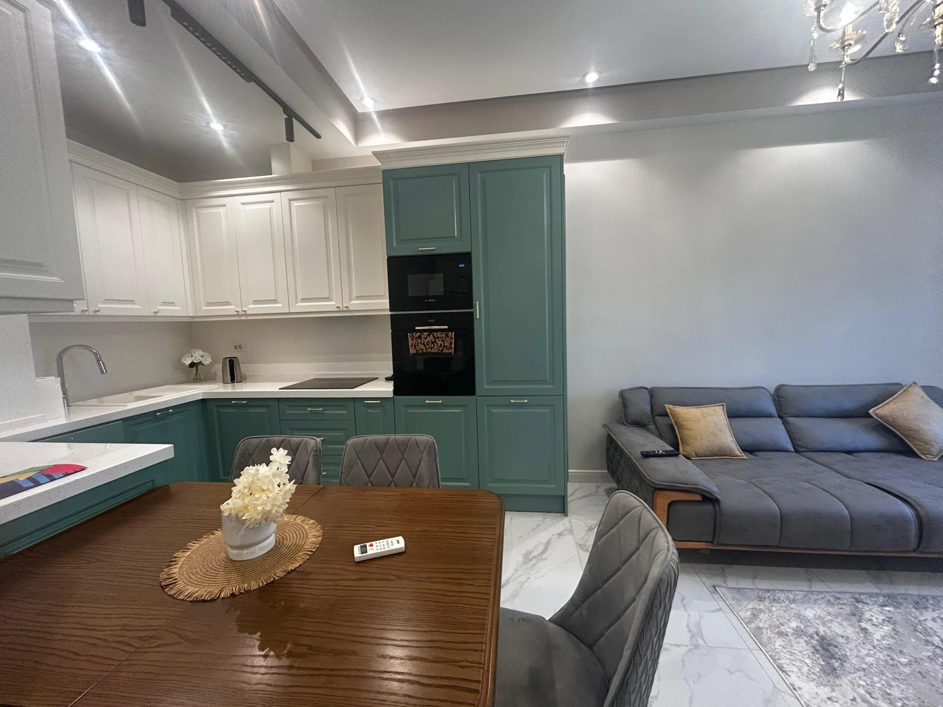 Kirayə 3 otaqlı Mənzil 110 m² Xətai r.