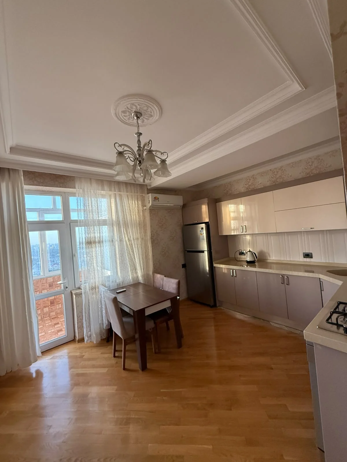 Kirayə 4 otaqlı Mənzil 155 m² Səbail r.