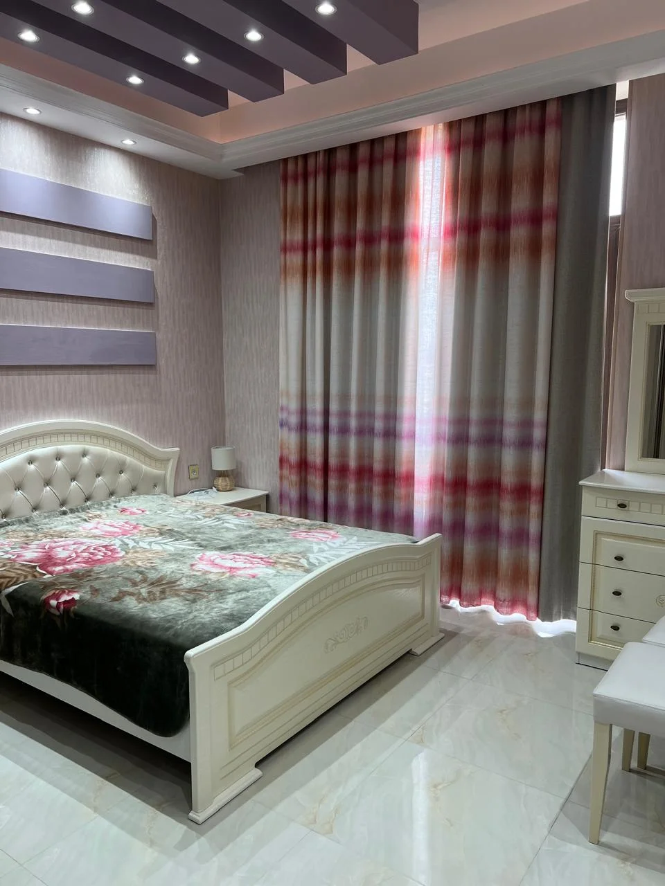Kirayə 3 otaqlı Mənzil 100 m² Xətai r.