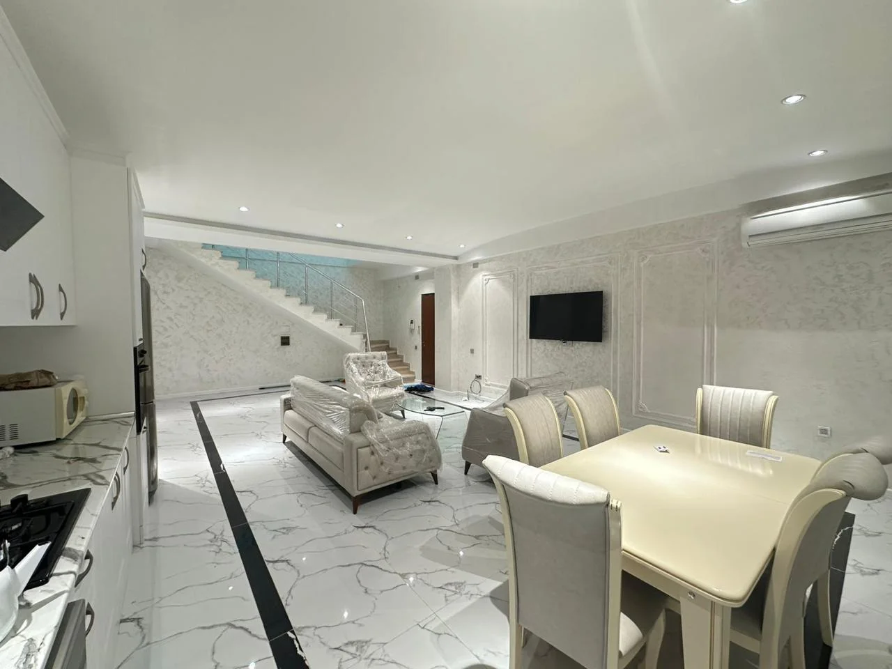 Kirayə 5 otaqlı Mənzil 245 m² Nəsimi r.