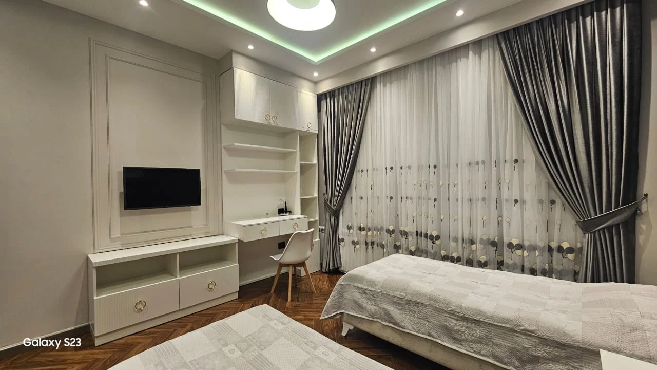 Kirayə 3 otaqlı Mənzil 100 m² Xətai r.