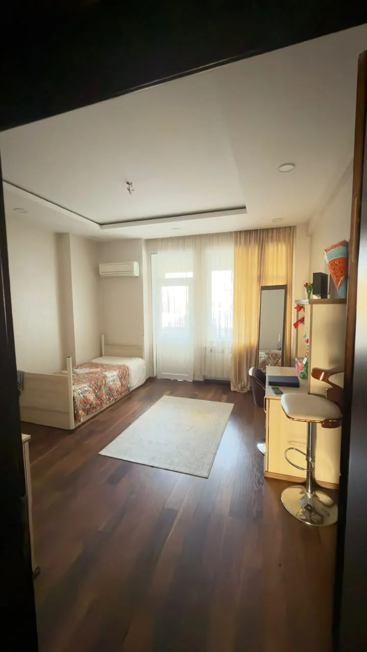 Kirayə 4 otaqlı Mənzil 200 m² Xətai r.