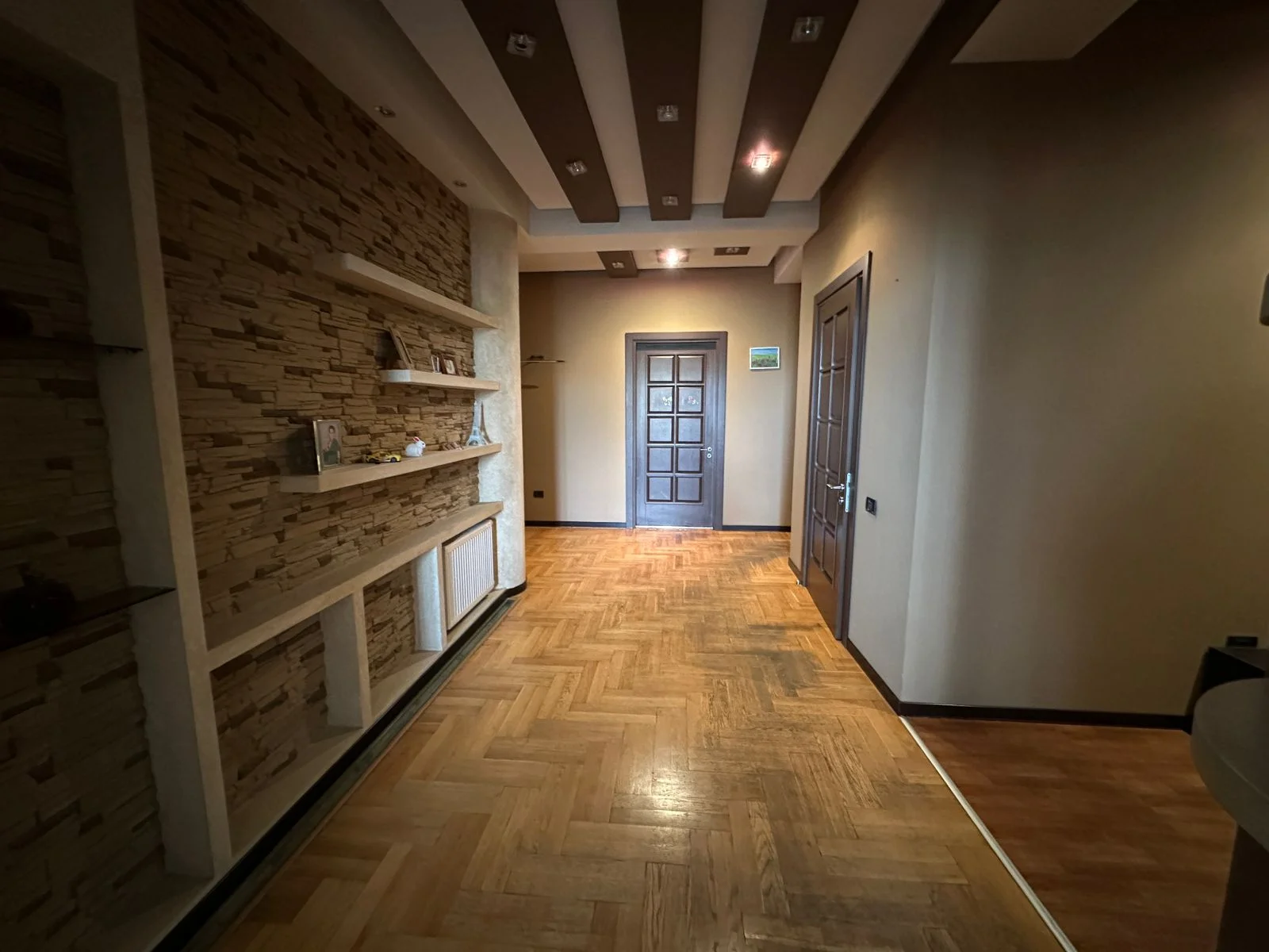 Kirayə 3 otaqlı Mənzil 160 m² Nəsimi r.