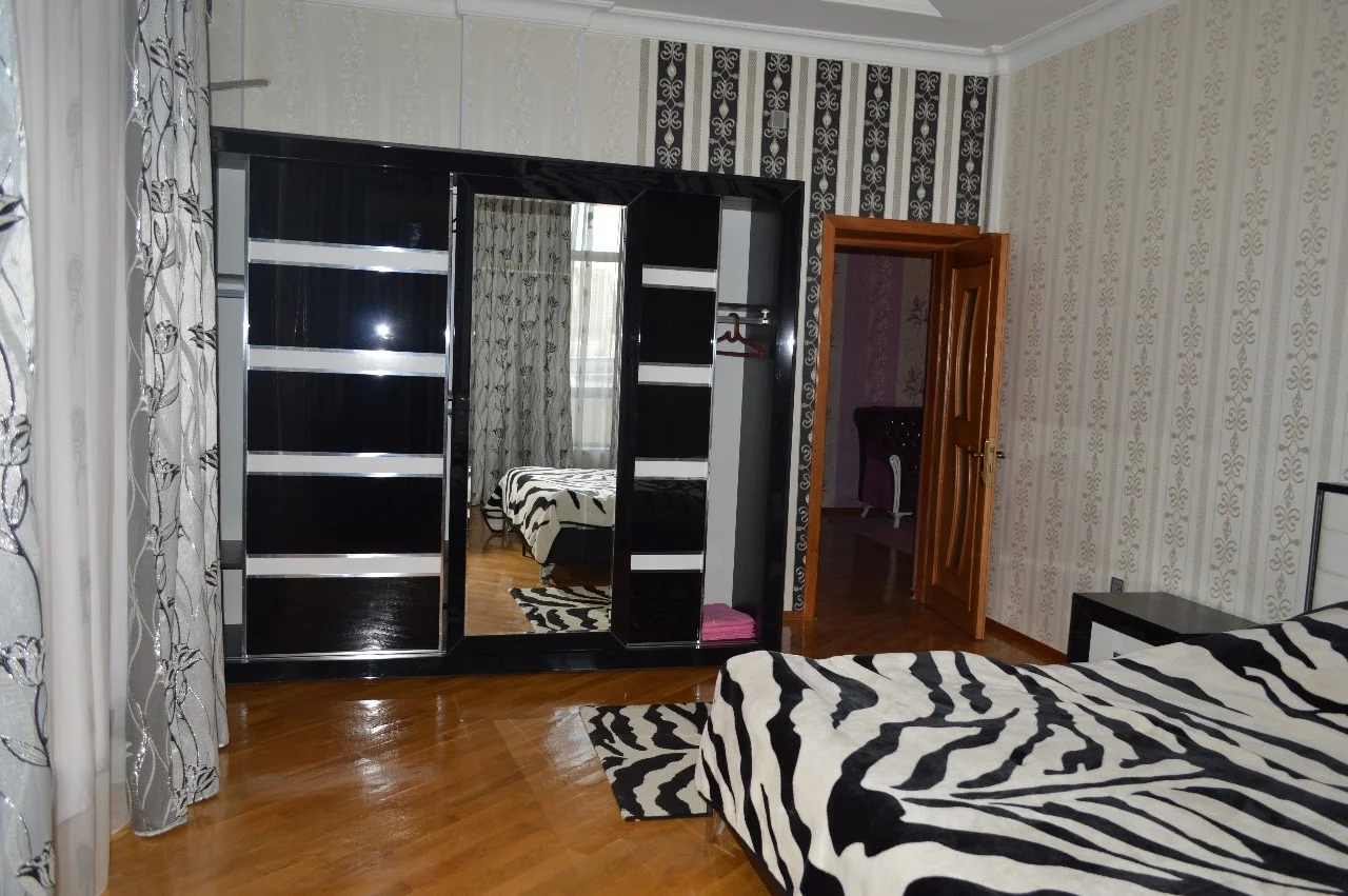 Kirayə 4 otaqlı Mənzil 150 m² Yasamal r. – şəkil 9