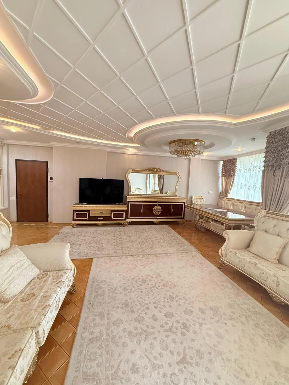 Kirayə 3 otaqlı Mənzil 137 m² Nərimanov r.