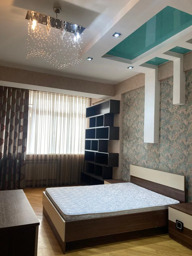 Kirayə 4 otaqlı Mənzil 175 m² Nərimanov r.