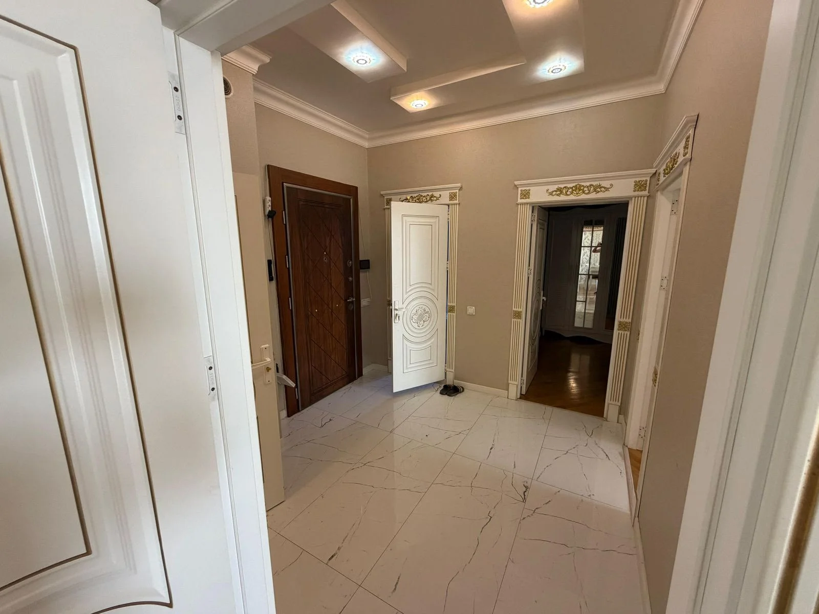 Kirayə 2 otaqlı Mənzil 96 m² Nərimanov r. – şəkil 2