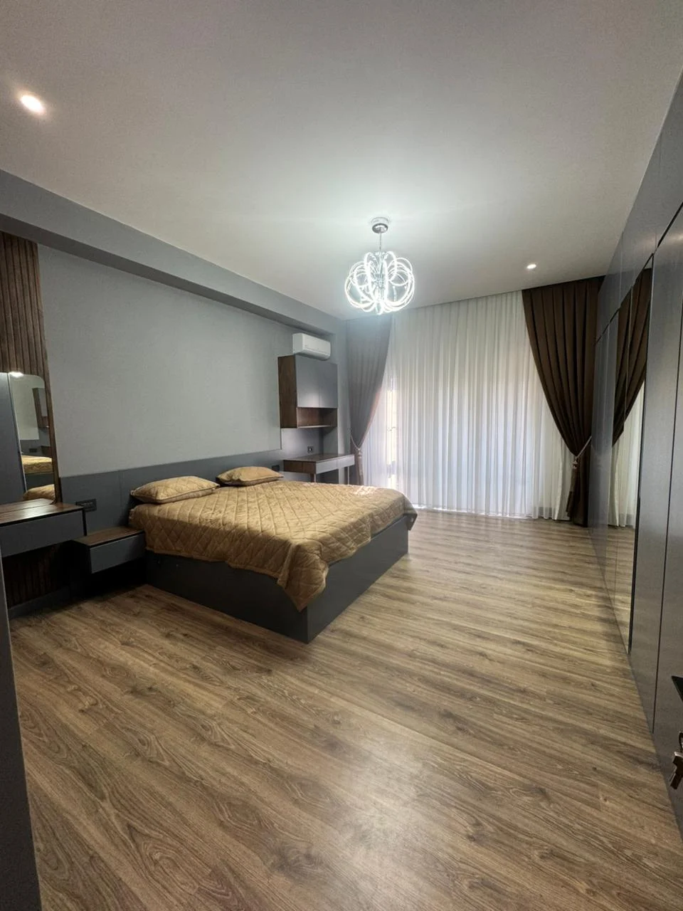 Kirayə 3 otaqlı Mənzil 140 m² Xətai r.