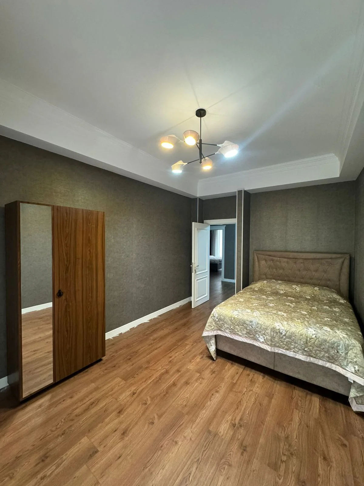 Kirayə 4 otaqlı Mənzil 150 m² Xətai r.