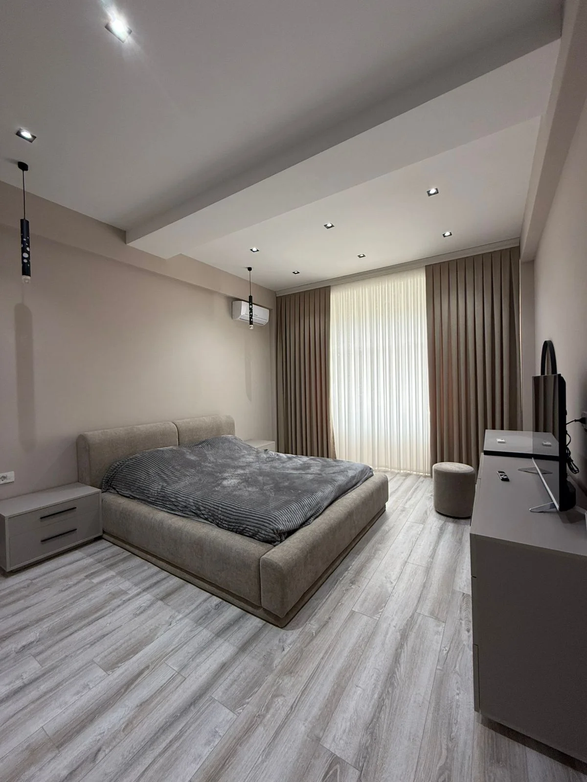 Kirayə 2 otaqlı Mənzil 100 m² Xətai r.