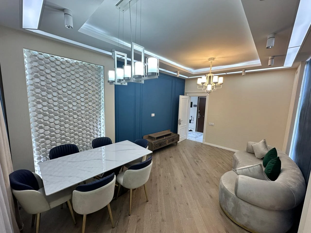 Kirayə 2 otaqlı Mənzil 95 m² Xətai r.