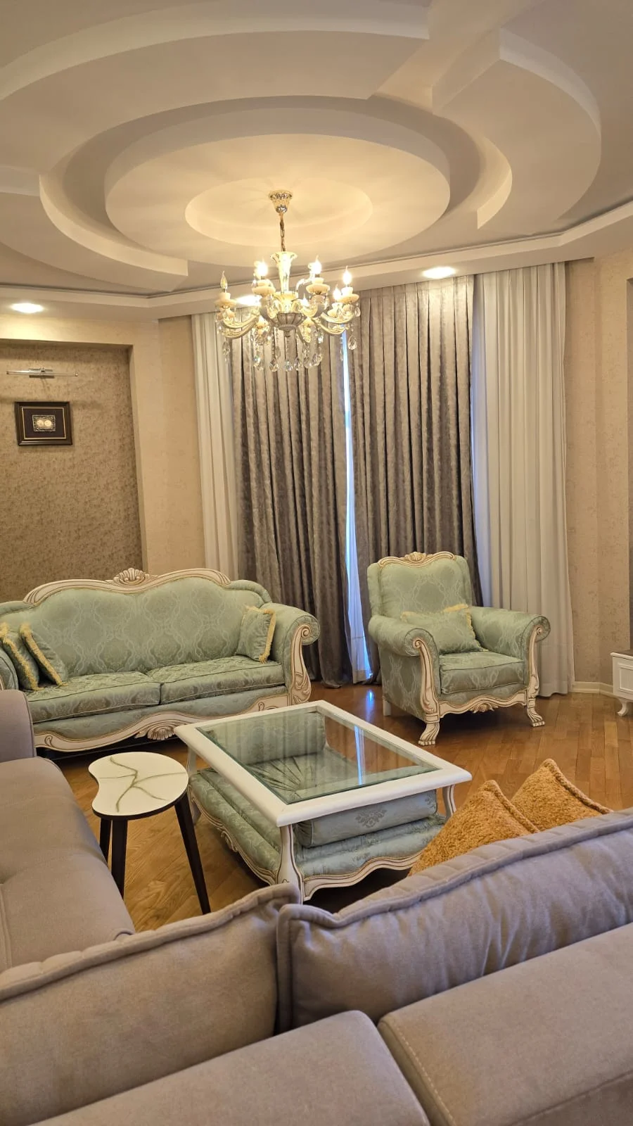 Kirayə 3 otaqlı Mənzil 132 m² Xətai r.