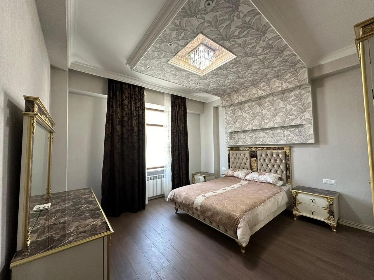 Kirayə 3 otaqlı Mənzil 140 m² Xətai r.