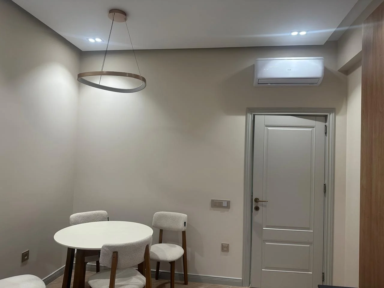 Kirayə 2 otaqlı Mənzil 75 m² Xətai r.