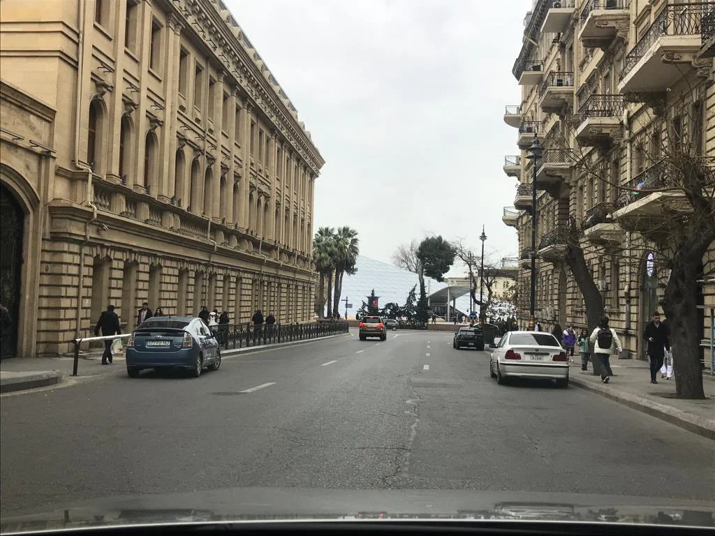 Kirayə 3 otaqlı Mənzil 105 m² Səbail r.