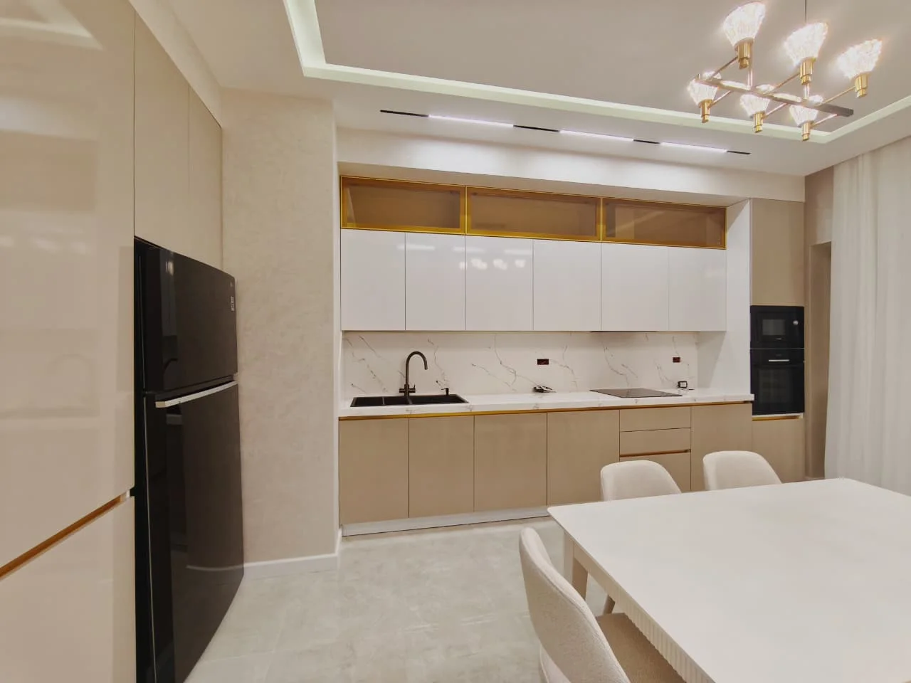 Kirayə 3 otaqlı Mənzil 140 m² Xətai r.