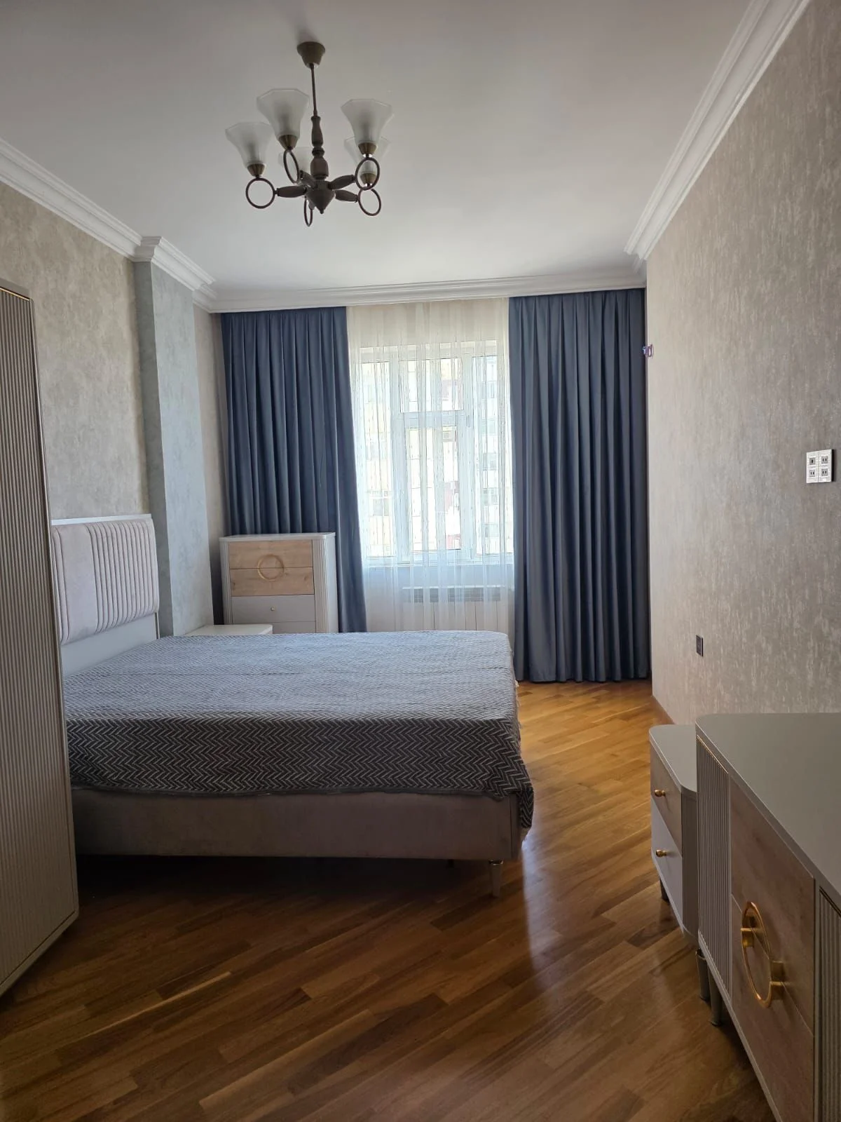 Kirayə 3 otaqlı Mənzil 115 m² Xətai r.