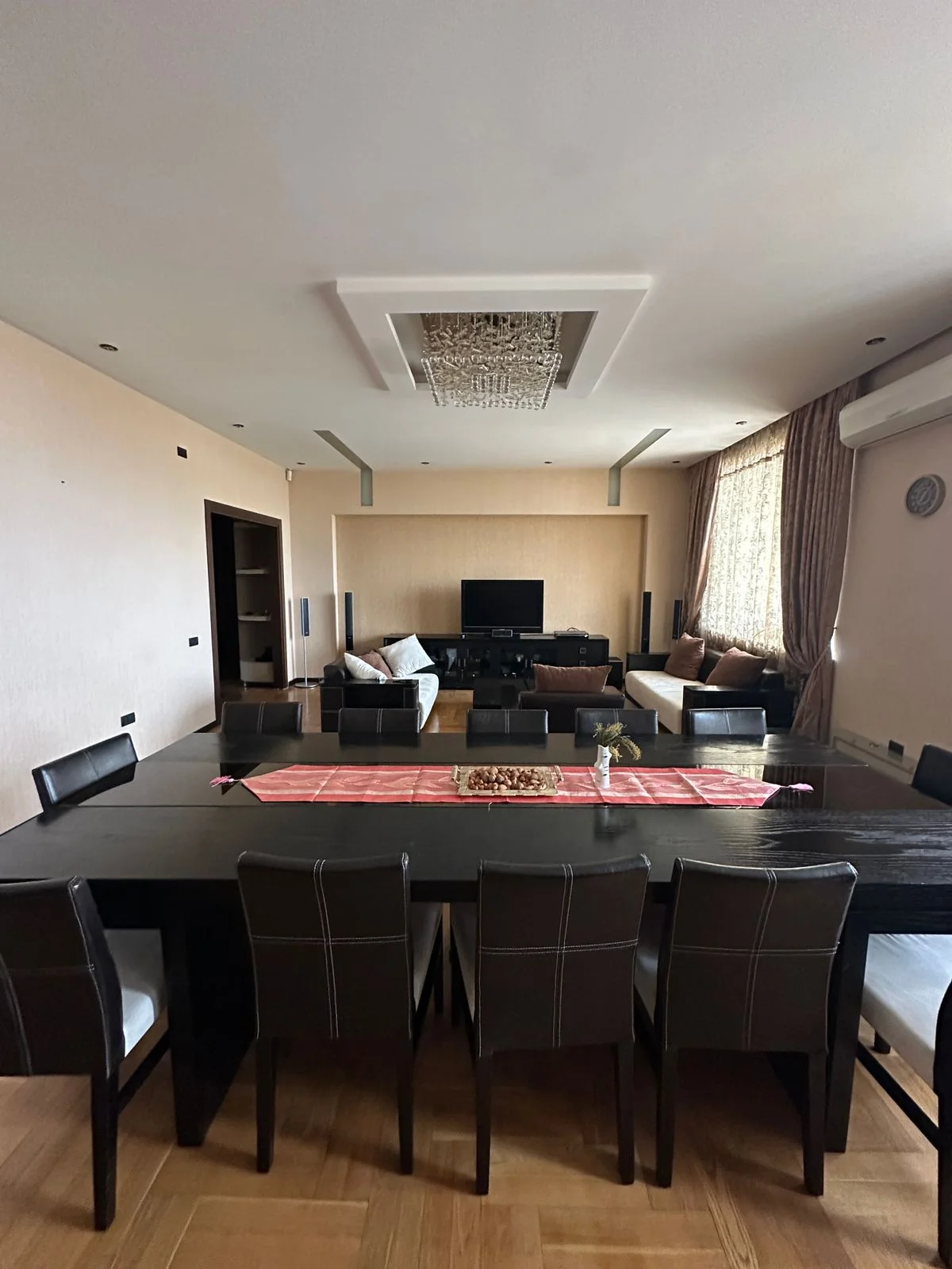 Kirayə 3 otaqlı Mənzil 160 m² Nəsimi r.