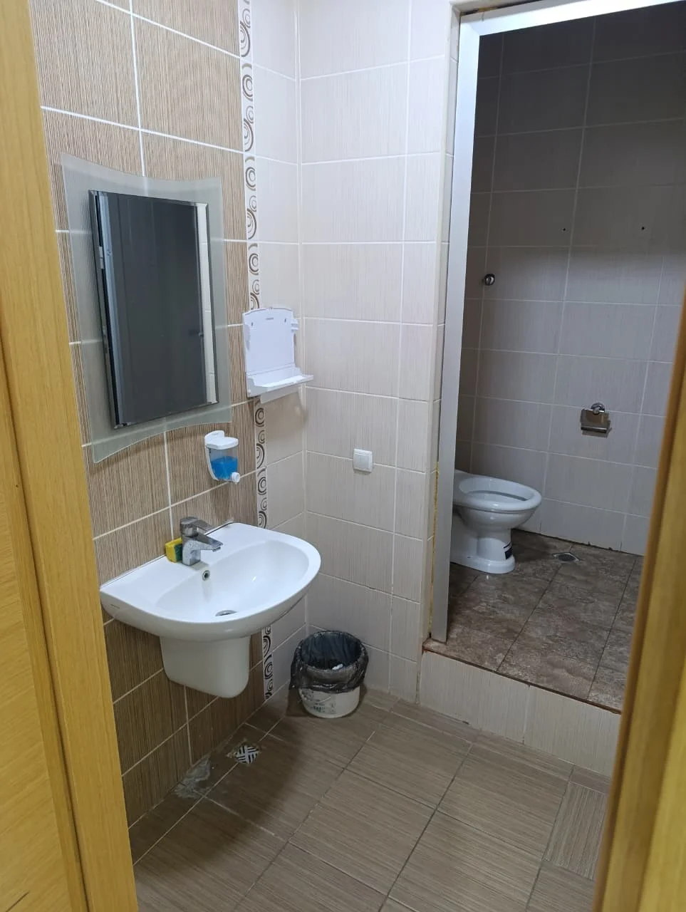 İcarəyə verilir 7 otaqlı ofis 301 m