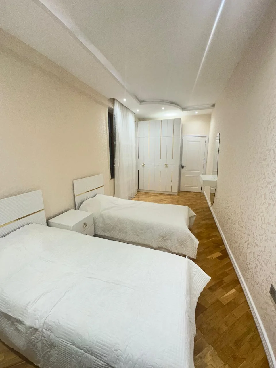 Kirayə 5 otaqlı Mənzil 250 m² Nəsimi r.
