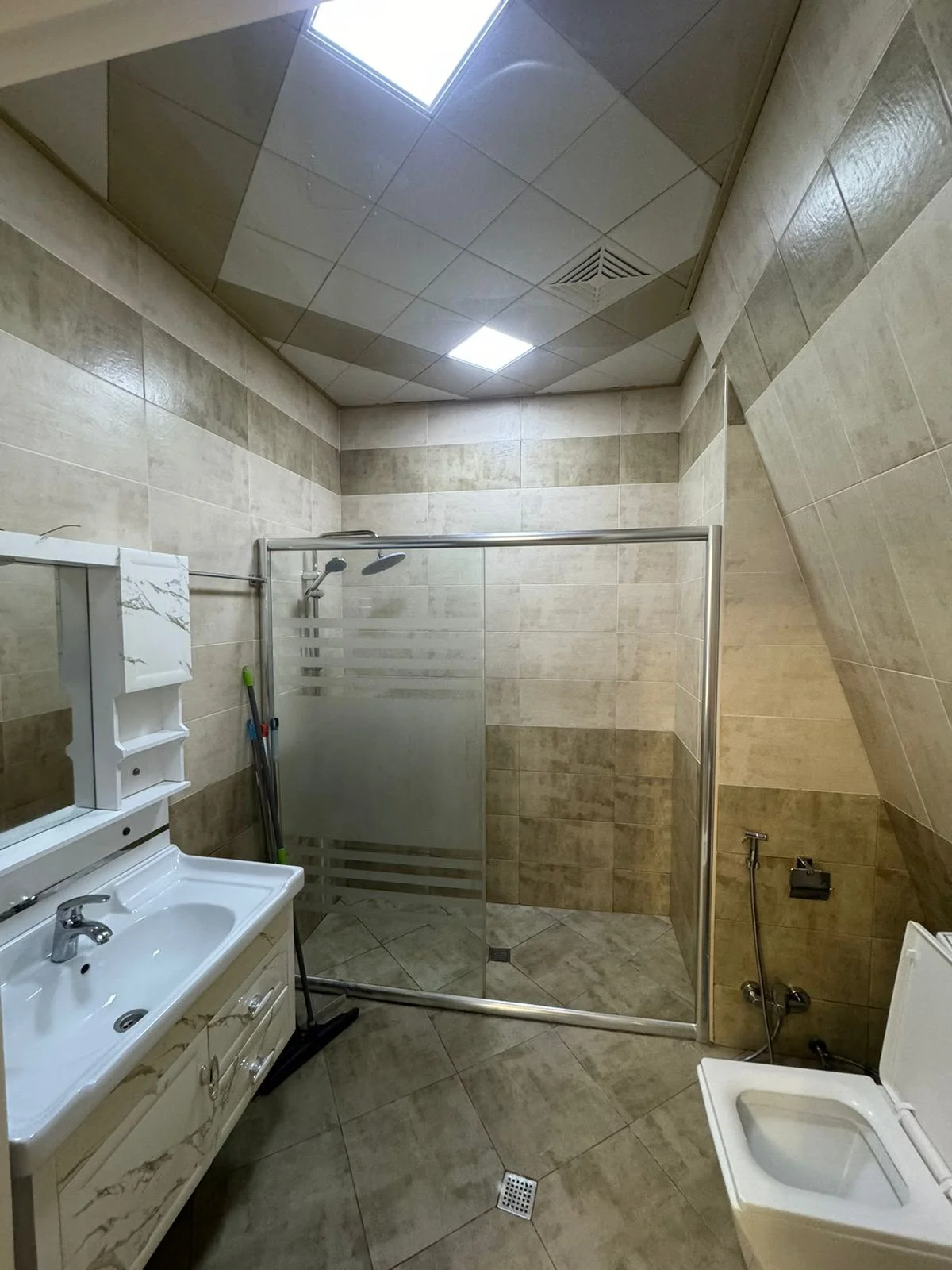 Kirayə 4 otaqlı Mənzil 150 m² Xətai r.