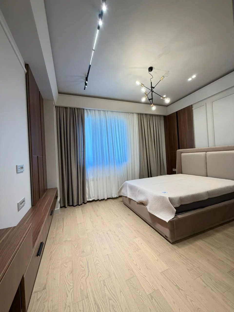Kirayə 3 otaqlı Mənzil 150 m² Xətai r.