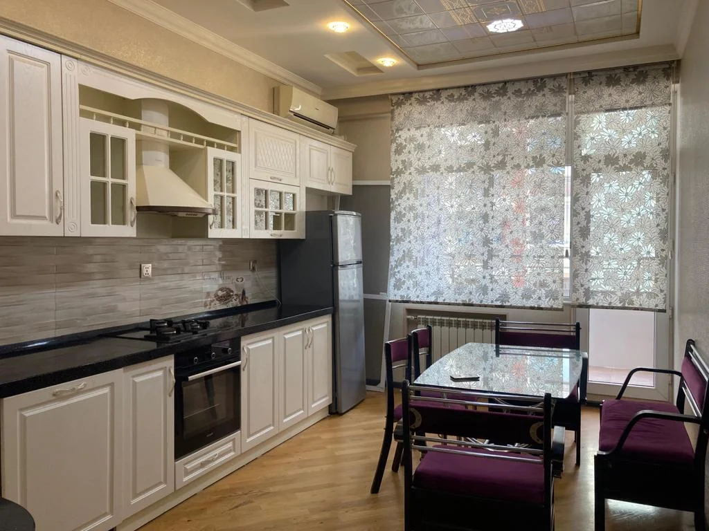 Kirayə 4 otaqlı Mənzil 175 m² Nərimanov r.
