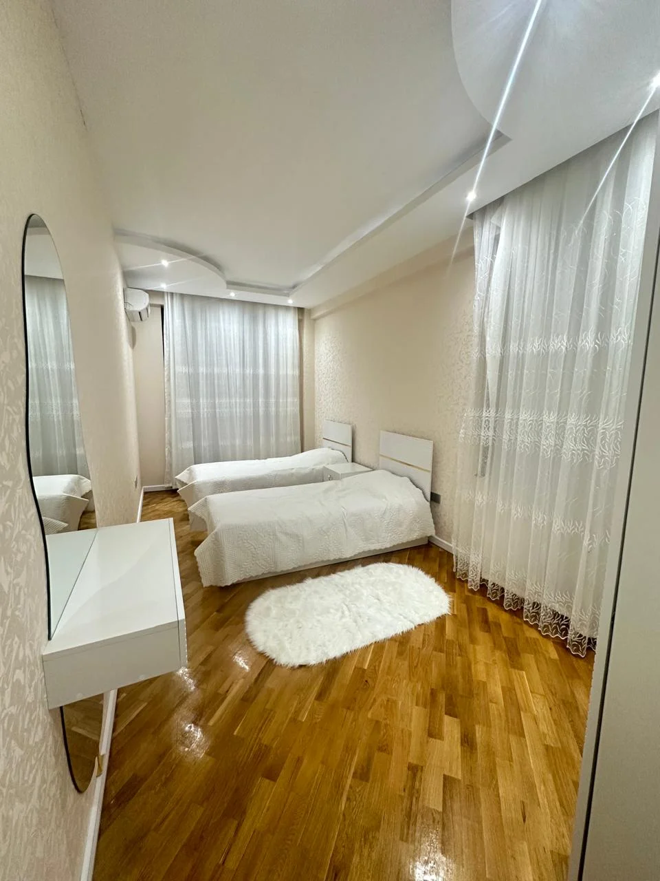 Kirayə 5 otaqlı Mənzil 250 m² Nəsimi r.